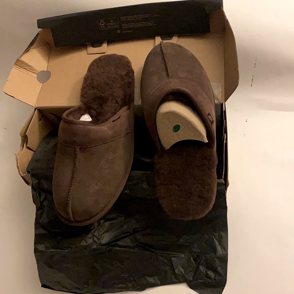UGG MEN LEISURE SLIDE SIZE 11 brand new in box